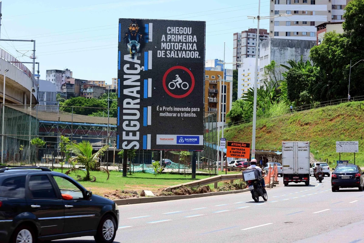 Primeira motofaixa de Salvador, na Avenida Mário Leal Ferreira (Bonocô) | por Jefferson Peixoto/Secom PMS