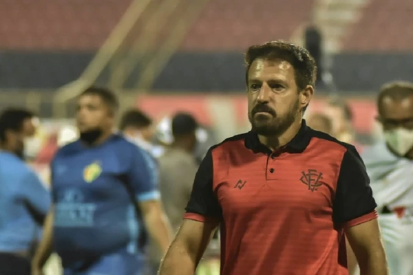 Ramon Menezes - 57 dias (16 jogos) por Pietro Carpi/EC Vitória