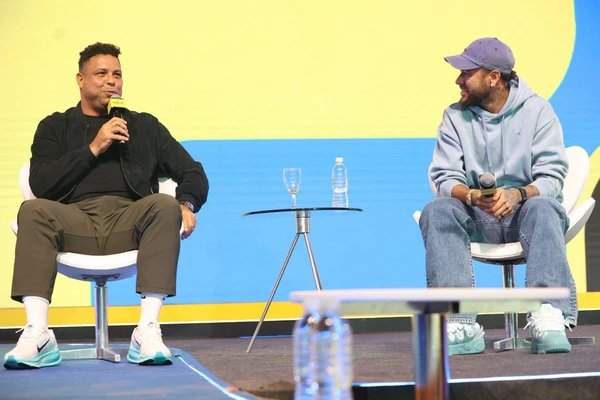 Ronaldo e Neymar durante o Meli Experience