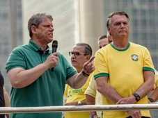 Imagem - Bolsonaro fecha apoio a Tarcísio para eleição presidencial