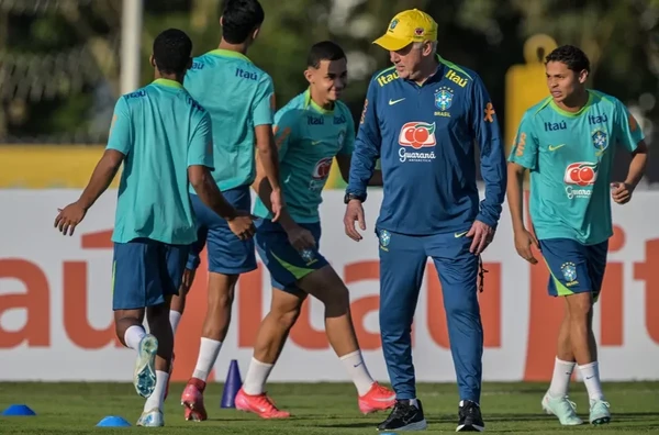 É conhecido por nunca levantar a voz nos treinos, preferindo diálogo calmo

 por Divulgação