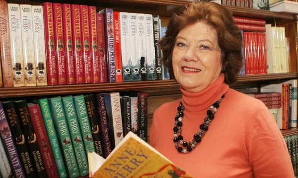 Anne Perry escreveu mais de 120 romances e contos de mistério e vendeu mais de 26 milhões de cópias