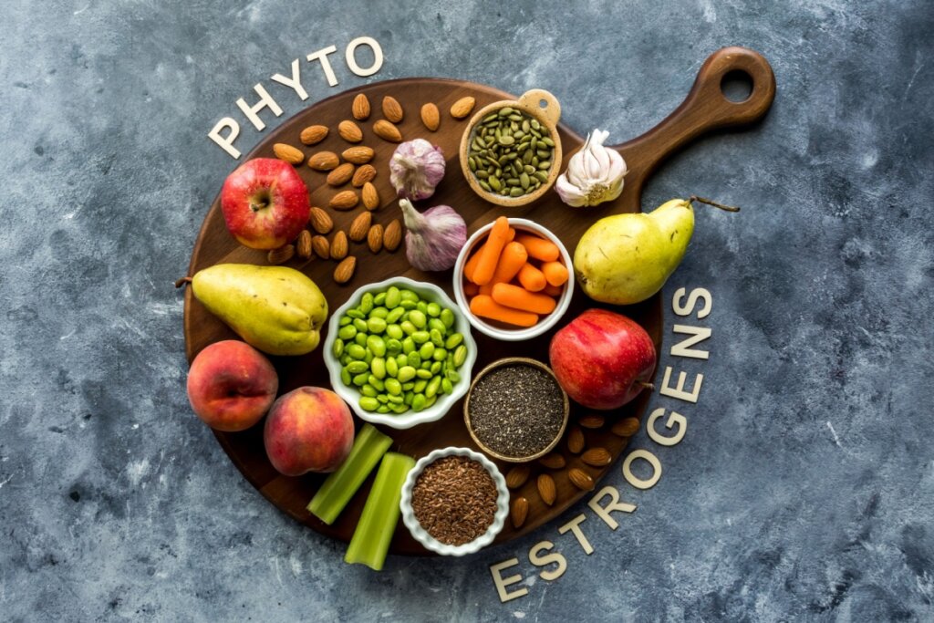 Os alimentos ricos em  fitoestrógenos podem ajudar a aliviar as ondas de calor (Imagem: Carey Jaman | Shutterstock) 