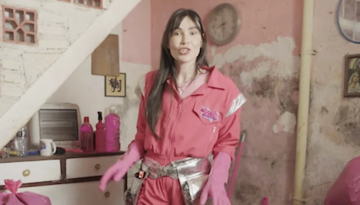 Ellen Melo, mais conhecida como Ellen Milgrau, estrela seu primeiro reality de limpeza por Divulgação