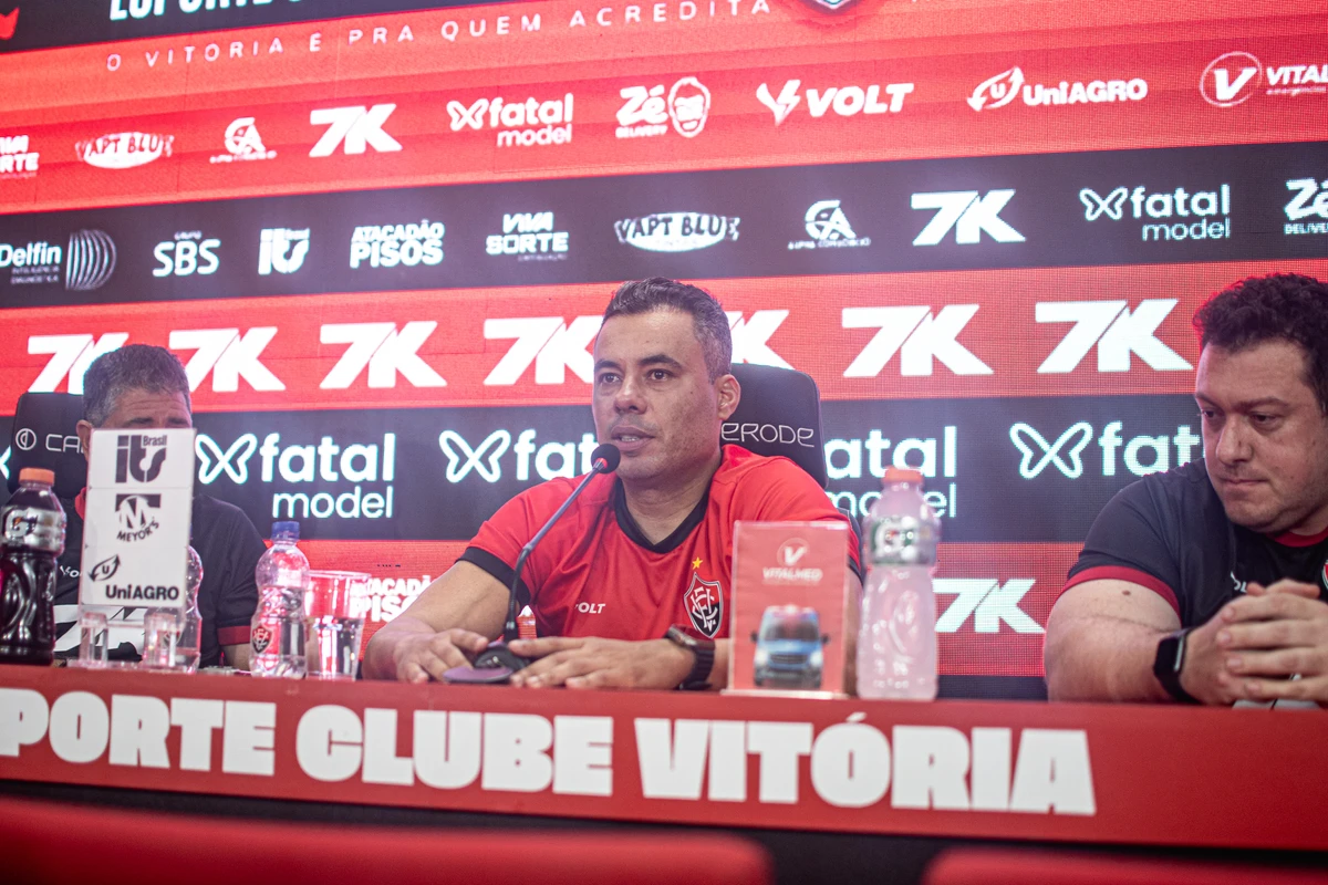 Jair Ventura em sua primeira entrevista coletiva como técnico do Vitória