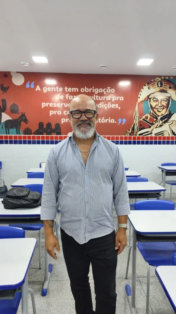 Marcos José por divulgação