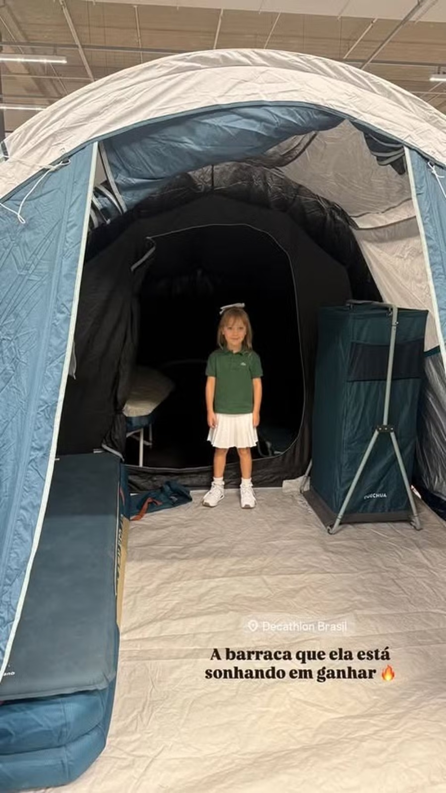 Vicky, filha de Ana Paula Siebert e Roberto Justus quer comprar os acessórios de uma barraca de acampamento por Reprodução/Redes Sociais 
