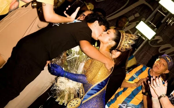 Yhudy entrega flores para mãe antes de descobrir tumor benigno