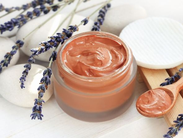 Imagem - 7 dicas para turbinar o skincare com a argila vermelha