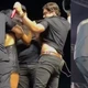 Imagem - Fã invade palco, rasga roupa e morde Natanzinho Lima em show; VÍDEO