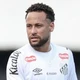 Imagem - Neymar perde a paciência e toma atitude em meio a acusação de vício em whisky e narguilé