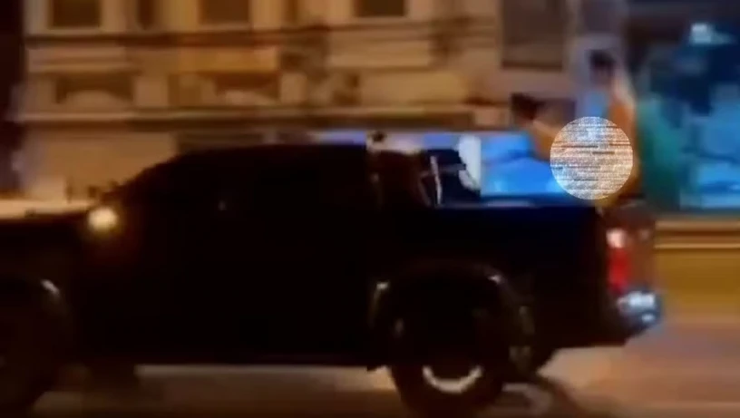 Imagem - Influencer é preso após ser flagrado fazendo sexo na traseira de uma caminhonete em movimento