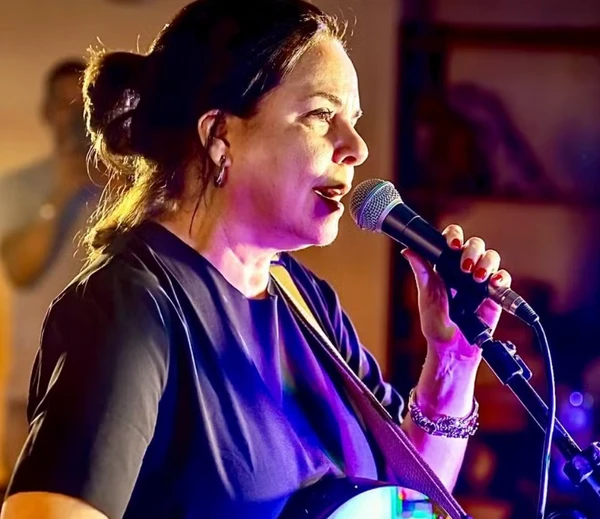 cantora fez sucesso nos anos 90 por Divulgação