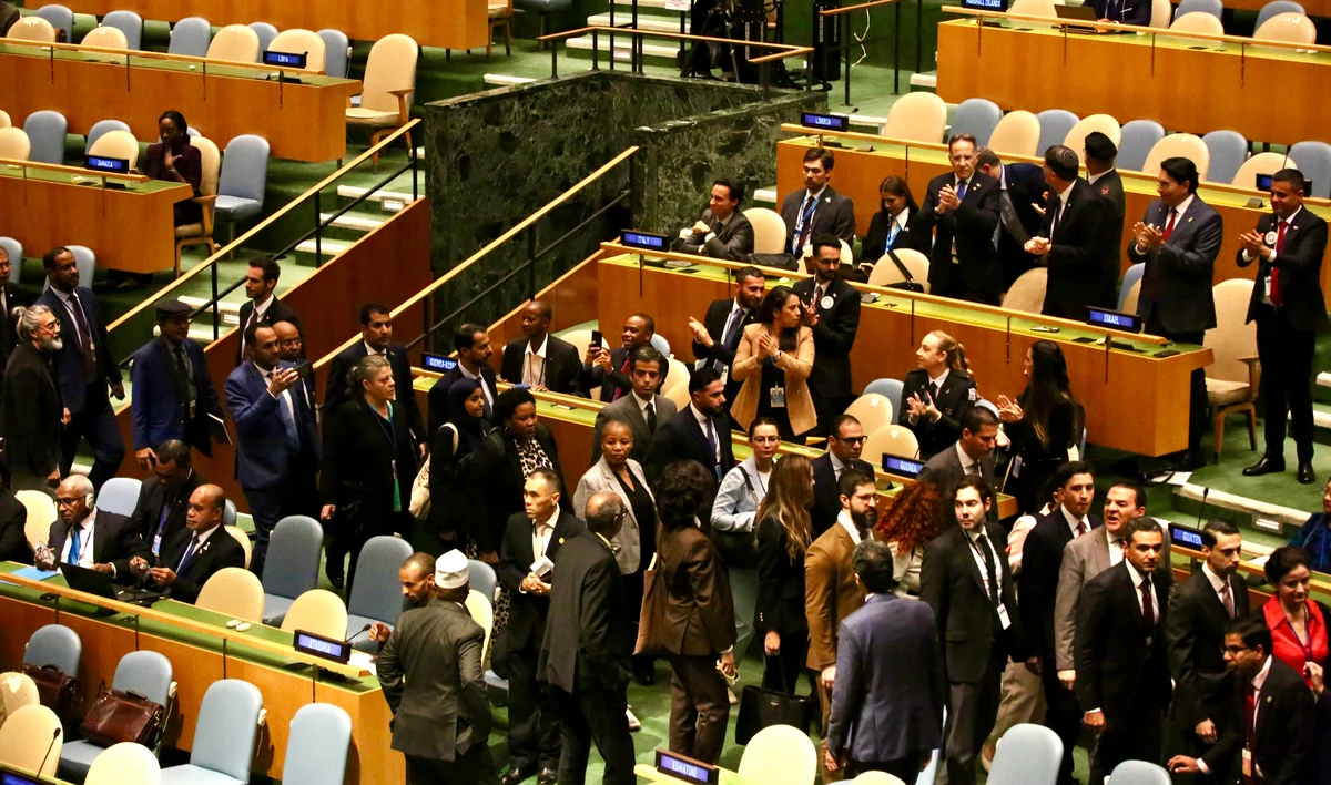 Dezenas de delegações deixaram o plenário antes do discurso do premiê israelense