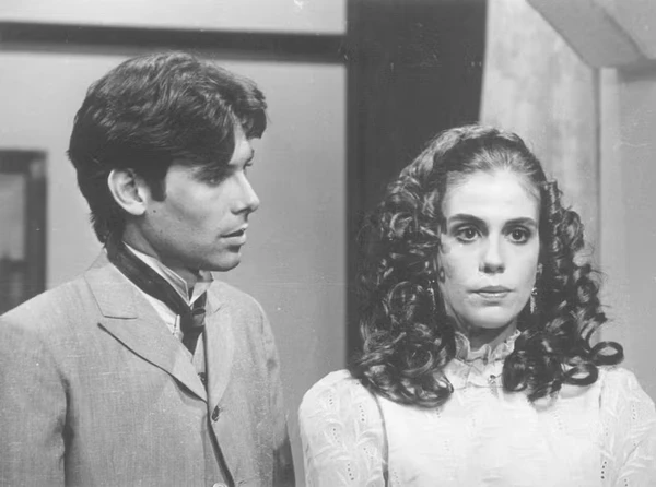 Eduardo Tornaghi e Sandra Bréa em 'Memórias de amor'  por Reprodução/Acervo TV Globo
