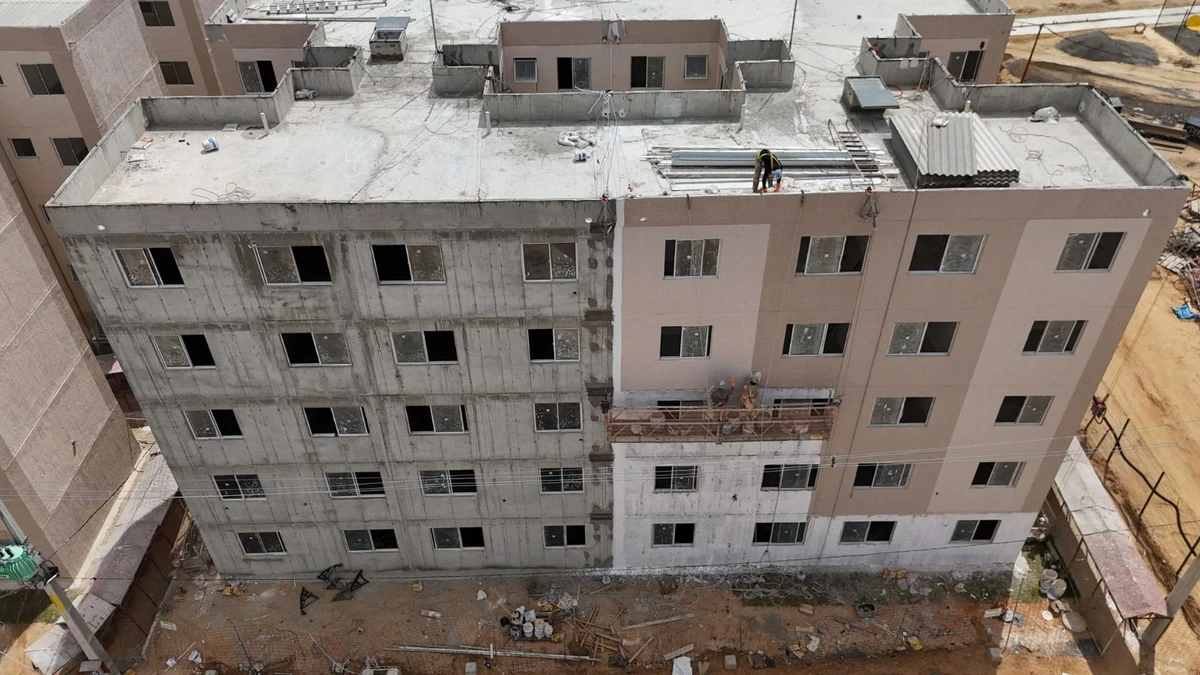 Feirão da Casa Própria reúne condições especiais para compra de imóvel em Salvador e RMS por Fachada do Cedro e ambiente interno: Felipe Miranda Condomínio em construção: Divulgação