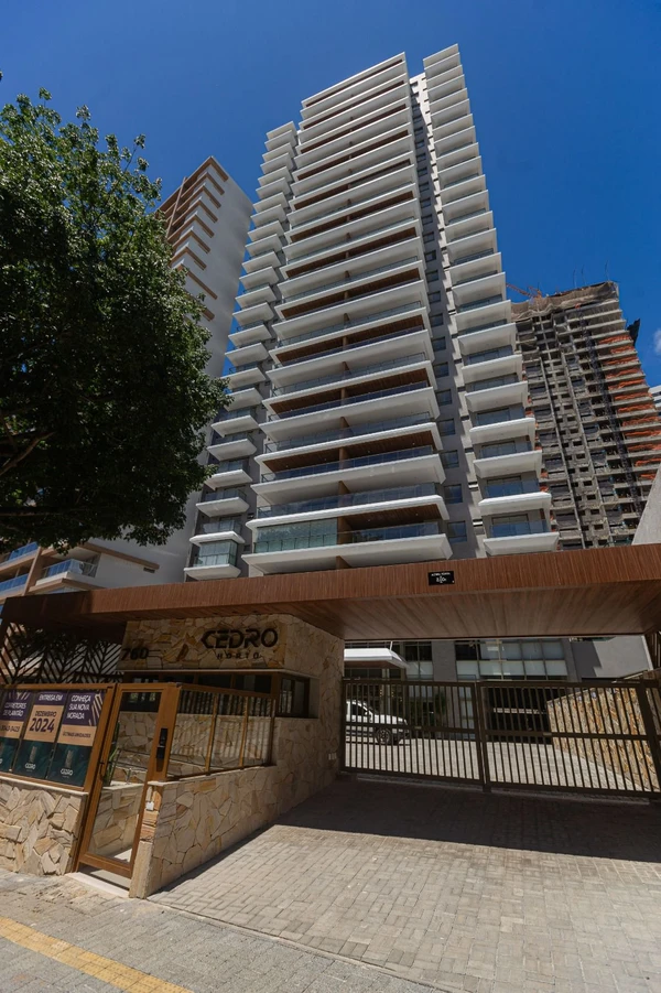 Feirão da Casa Própria reúne condições especiais para compra de imóvel em Salvador e RMS por Fachada do Cedro e ambiente interno: Felipe Miranda Condomínio em construção: Divulgação