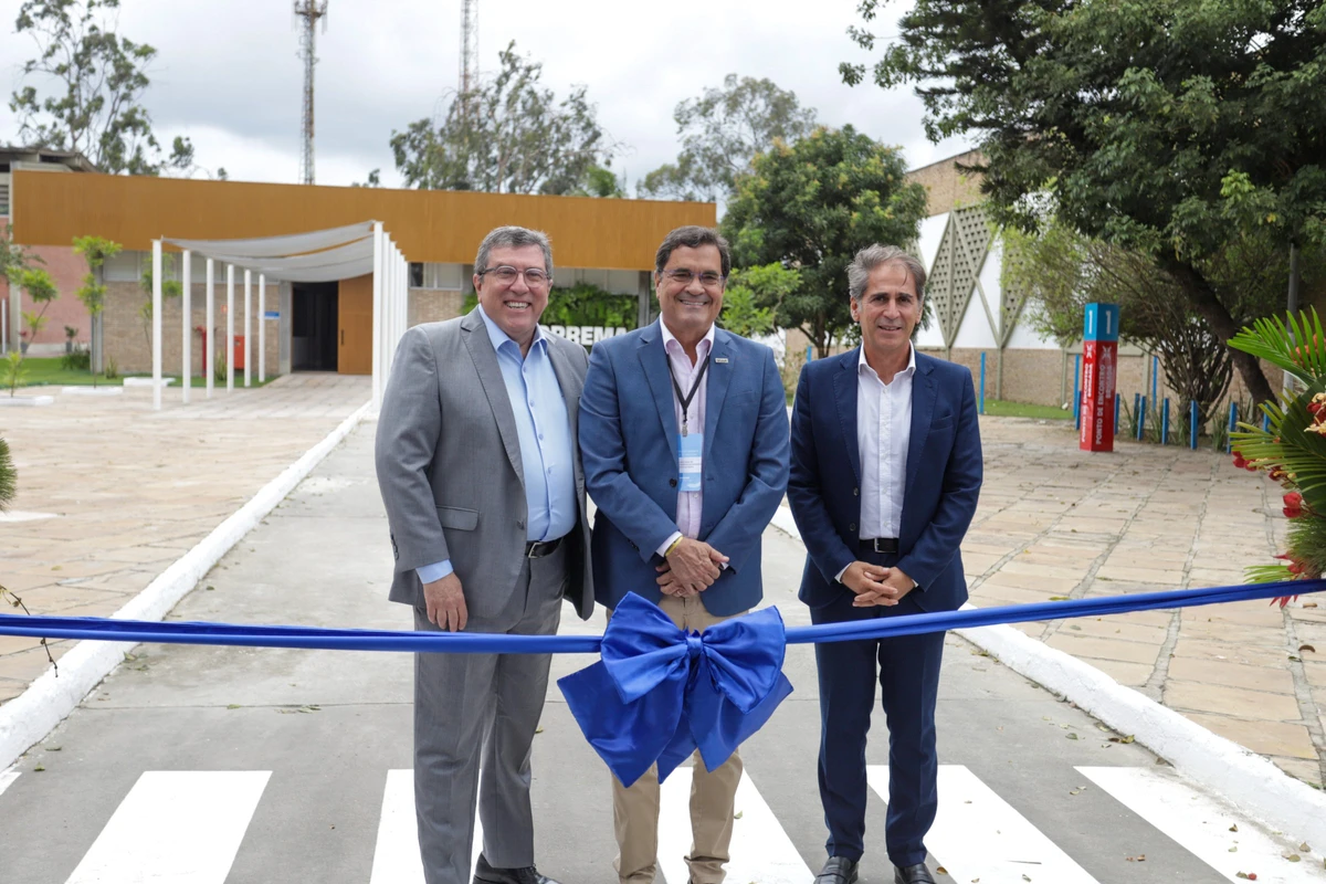 Sérgio Guerra, Paul Oliveira e Ângelo Almeida durante inauguração por Divulgação