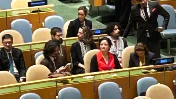 Membros da delegação brasileira usaram lenço palestino durante fala de Netanyahu