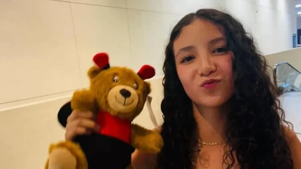 Paloma Nicole, de 14 anos, morreu por complicações de cirurgias plásticas