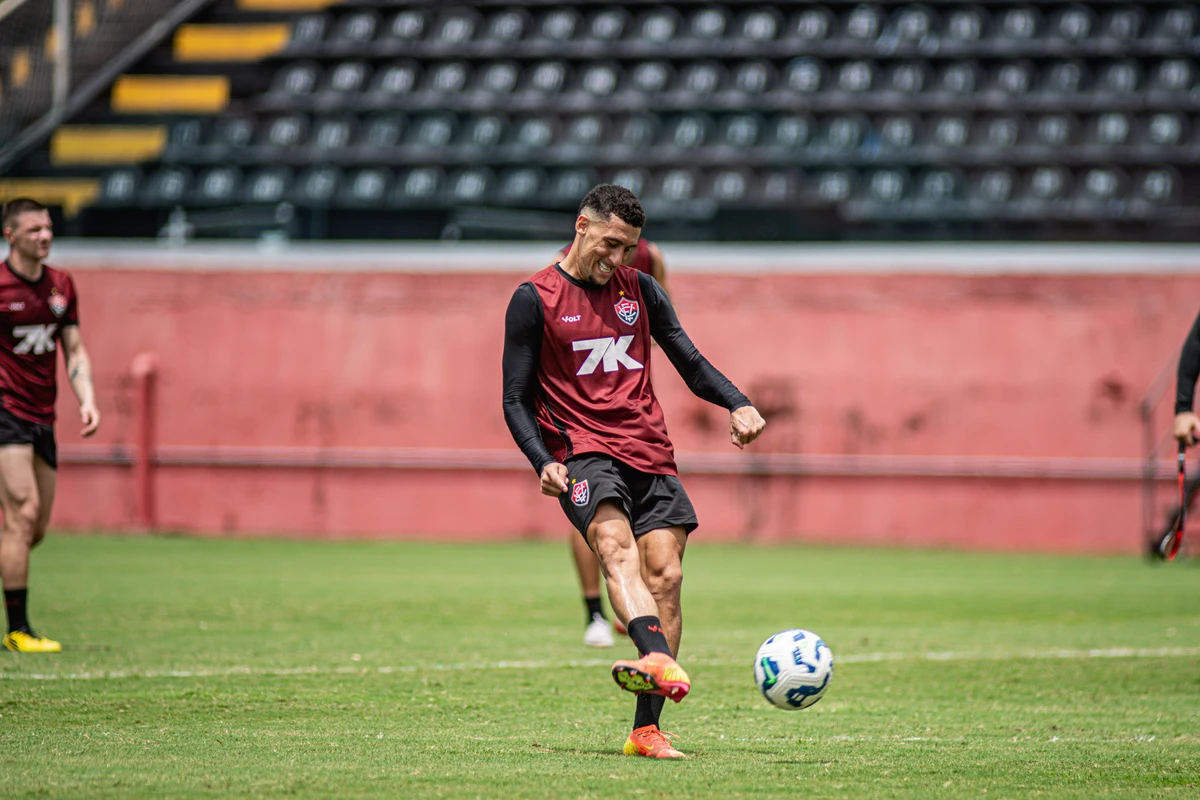 Último treino do Vitória em Salvador antes de encarar o Grêmio