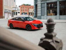 Imagem - Nissan atualiza o Sentra e continua apostando em sedãs; veja como ficou