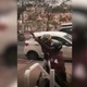 Imagem - Homens roubam celulares e trocam tiros com guarda em condomínio