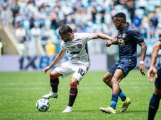 Imagem - Vitória peca na defesa e perde para o Grêmio em estreia de Jair Ventura