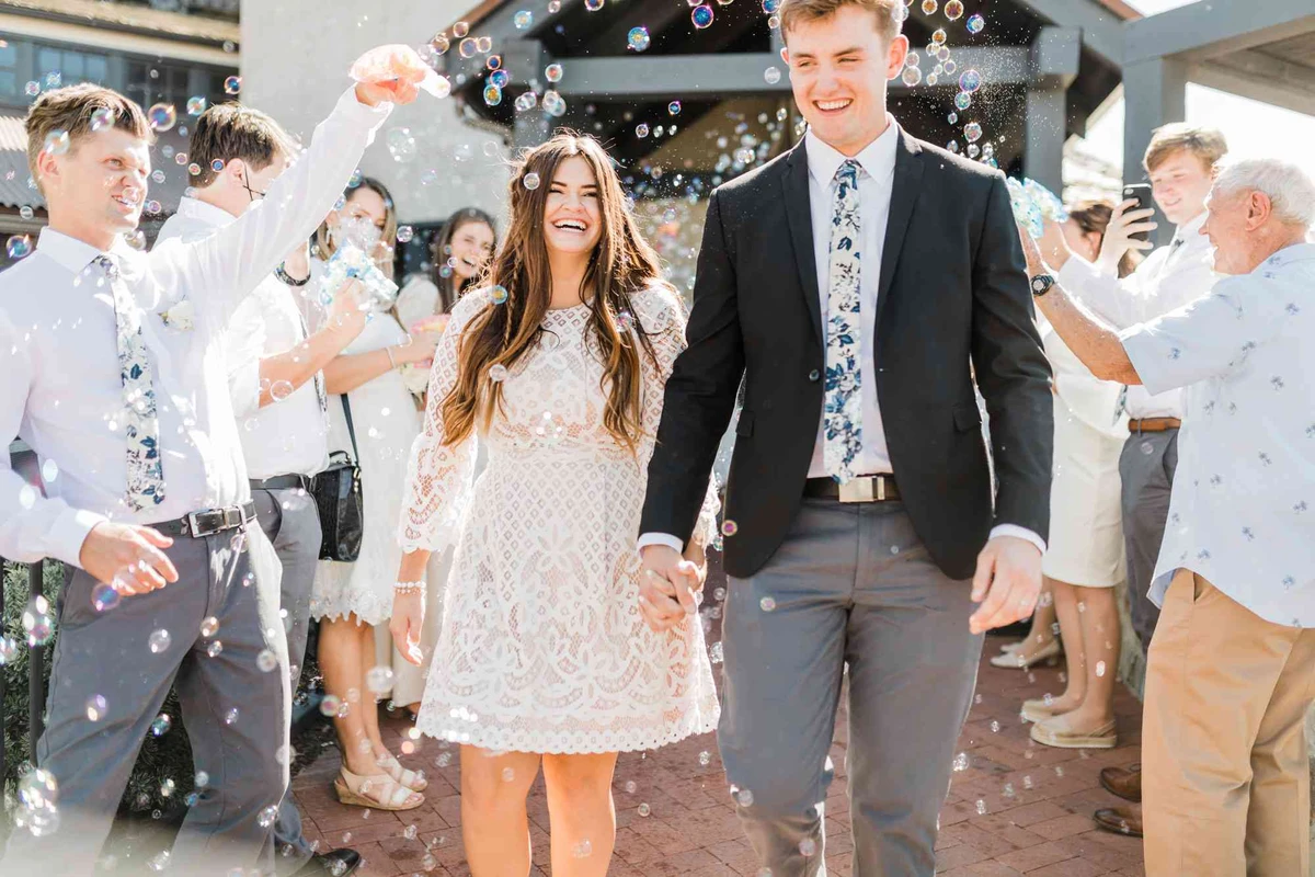 Homem perdeu a memória e se casou com namorada após terminar com ela por Reprodução