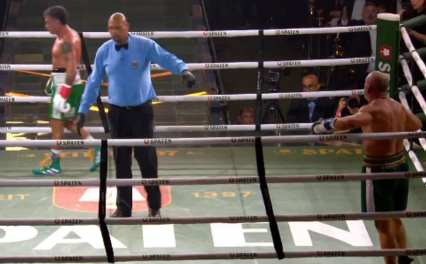 Popó venceu Wanderlei Silva, que foi desclassificado; luta teve briga generalizada por Reprodução