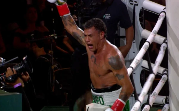 Popó venceu Wanderlei Silva, que foi desclassificado; luta teve briga generalizada por Reprodução