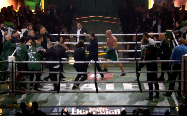 Popó venceu Wanderlei Silva, que foi desclassificado; luta teve briga generalizada por Reprodução
