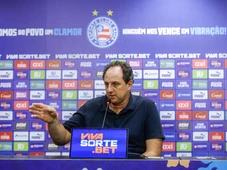 Imagem - Rogério Ceni rebate Abel: 'Pra quem joga em campo sintético, reclamar fica feio'
