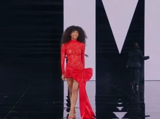 Imagem - VÍDEO: Taís Araújo desfila na abertura da Semana de Moda de Paris