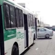 Imagem - Ônibus é atravessado por suspeito para bloquear tráfego no Nordeste de Amaralina