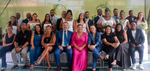 Casamento coletivo por Jojo (@jojocomdende)