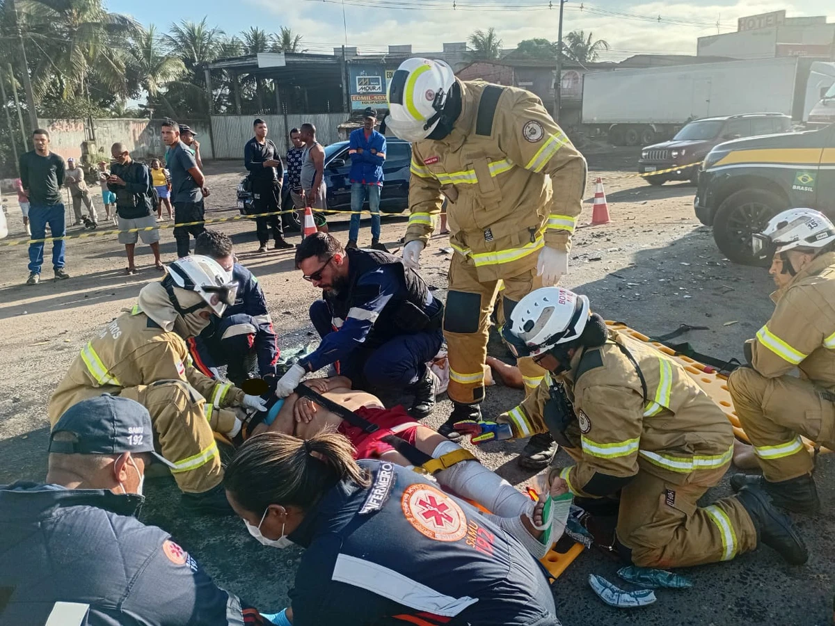 Corpo de Bombeiro atendeu as vítimas 