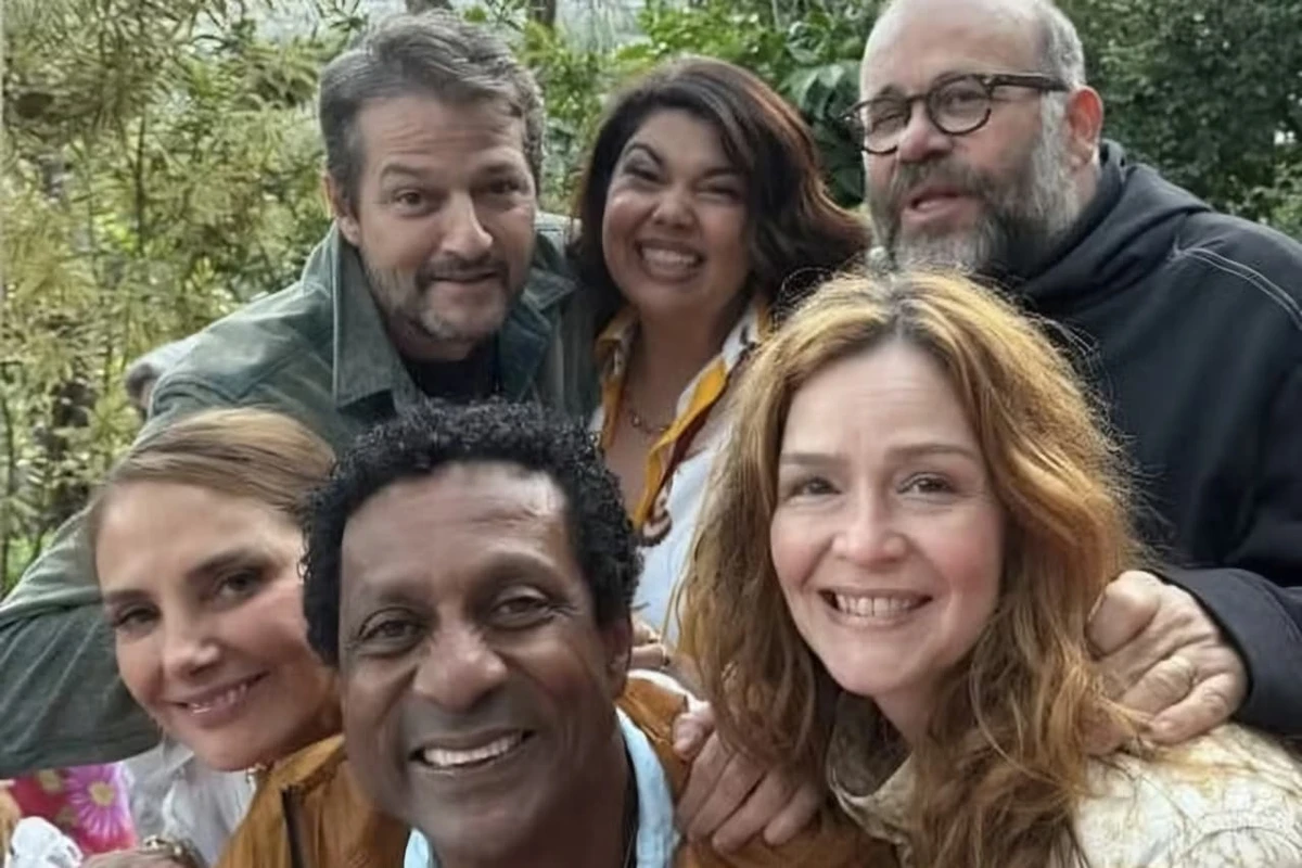 Heloísa Périssé celebra cura do câncer com festa ao lado de amigos famosos por Reprodução/Redes Sociais 