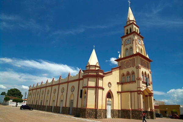 Igreja matriz da paróquia do Sagrado Coração de Jesus, da Diocese do Crato, em Brejo Santo, Ceará por Reprodução/Flickr