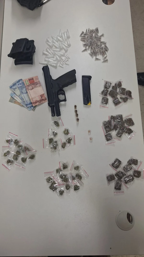Material foi apreendido com o suspeito por Reprodução