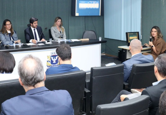 Secretária fala da situação financeira de Salvador na Câmara