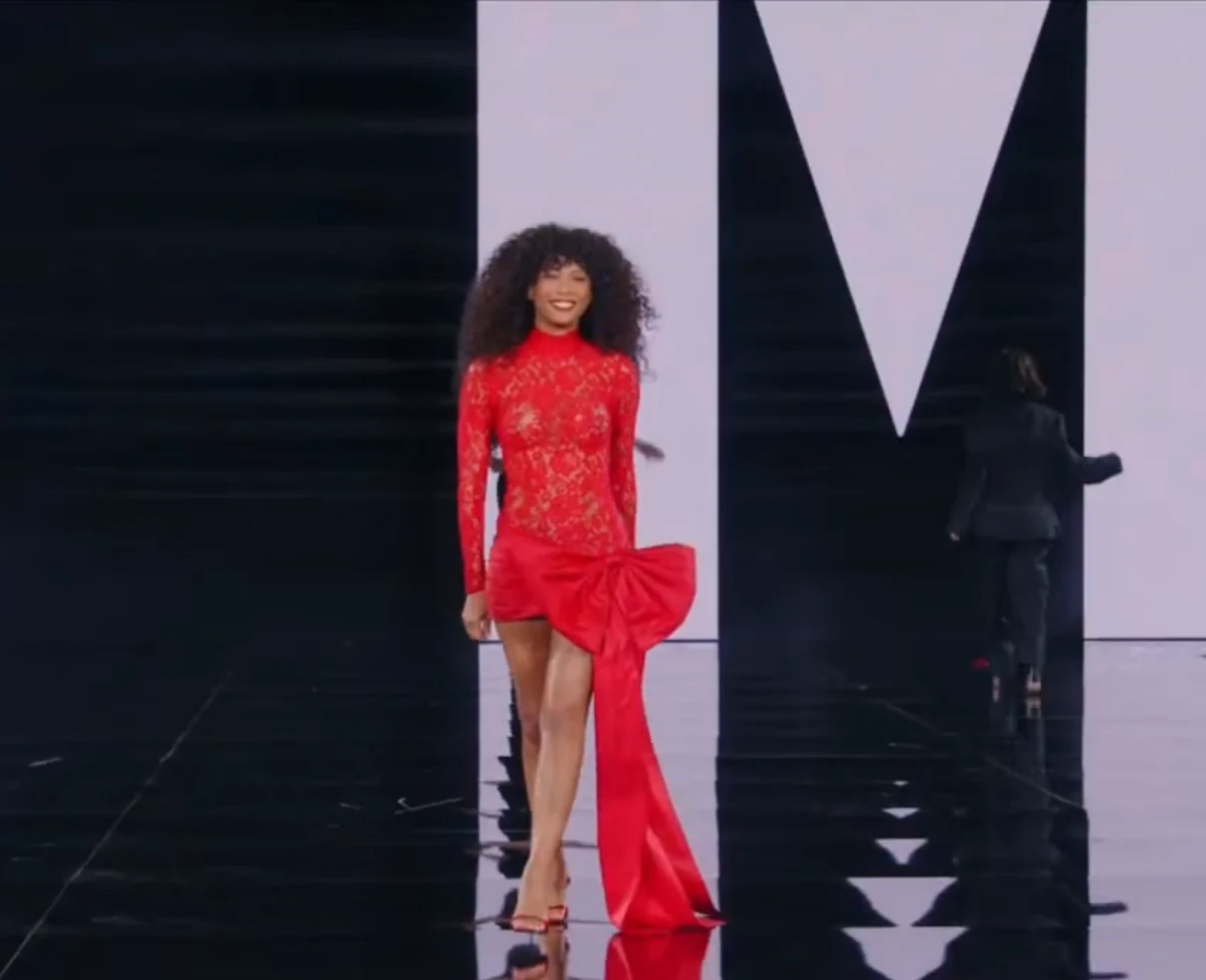 Taís Araujo na abertura da Semana de Moda de Paris por Reprodução / Youtube