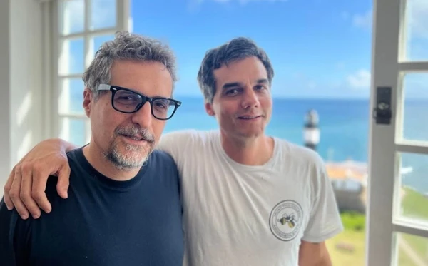 Wagner Moura em seu apartamento no icônico Edifício Oceania, na Barra de Salvador por Reprodução/Instagram