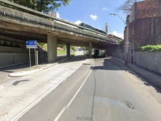 Imagem - Caminhão preso do subsolo da estação gera congestionamento na Lapa