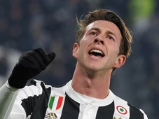 Imagem - Ex-jogador da Juventus denuncia ataques homofóbicos por usar saia