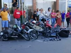 Imagem - Motorista passa mal, perde controle do carro e atropela três pessoas na Bahia