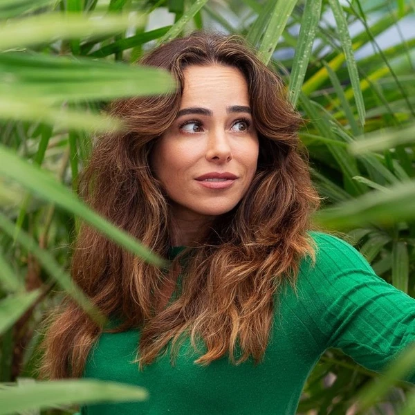 Cássia Linhares por Reprodução