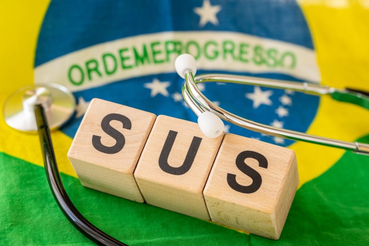 O SUS garante que qualquer cidadão tenha acesso a serviços essenciais de saúde (Imagem: Andrzej Rostek | Shutterstock) 