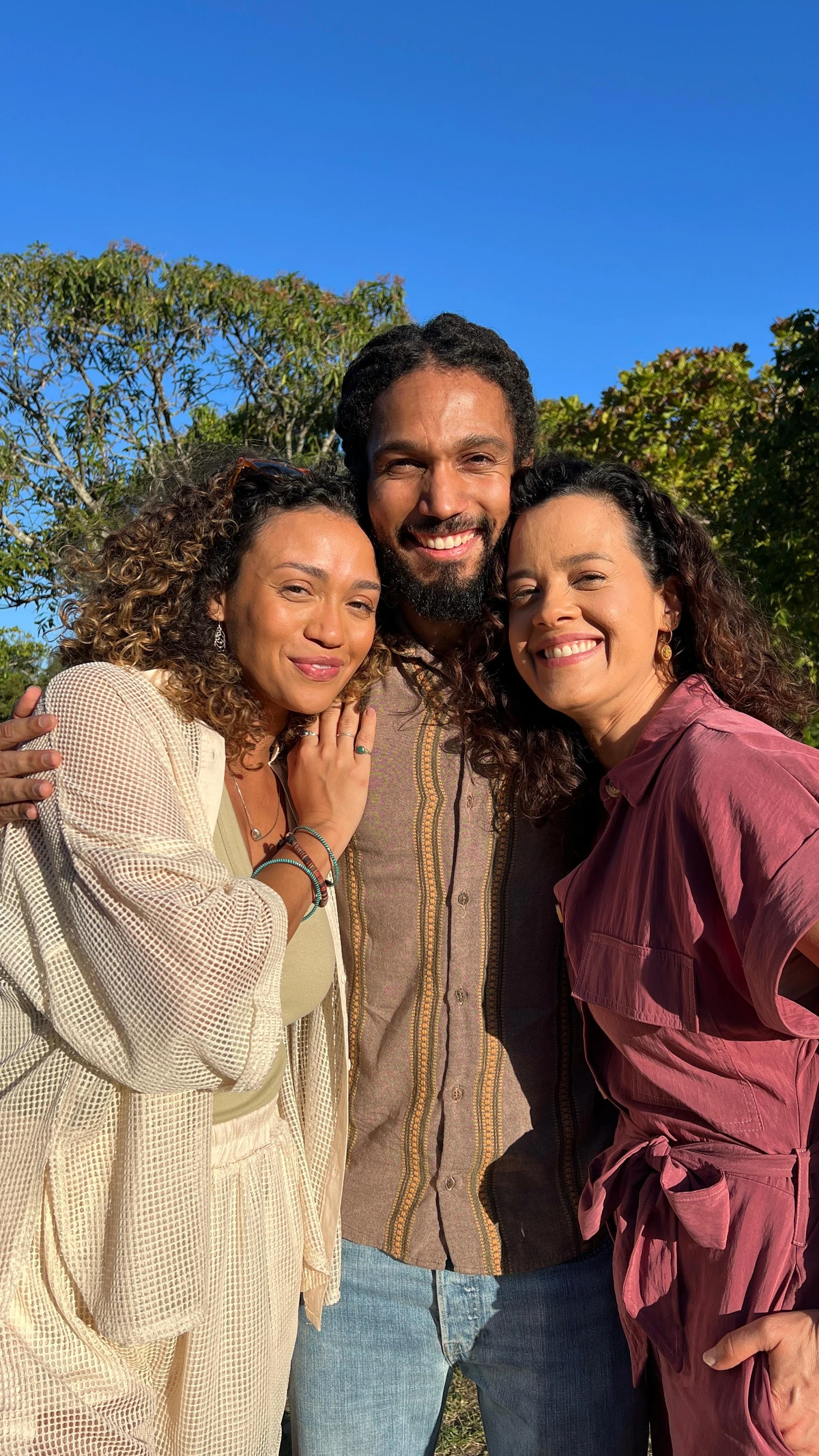 Guto Galvão, Maeve Jinkings e Lorena Lima gravam cenas de Vale Tudo por Divulgação