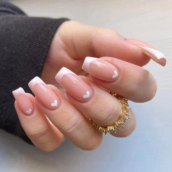 Unhas quadradas por Reprodução